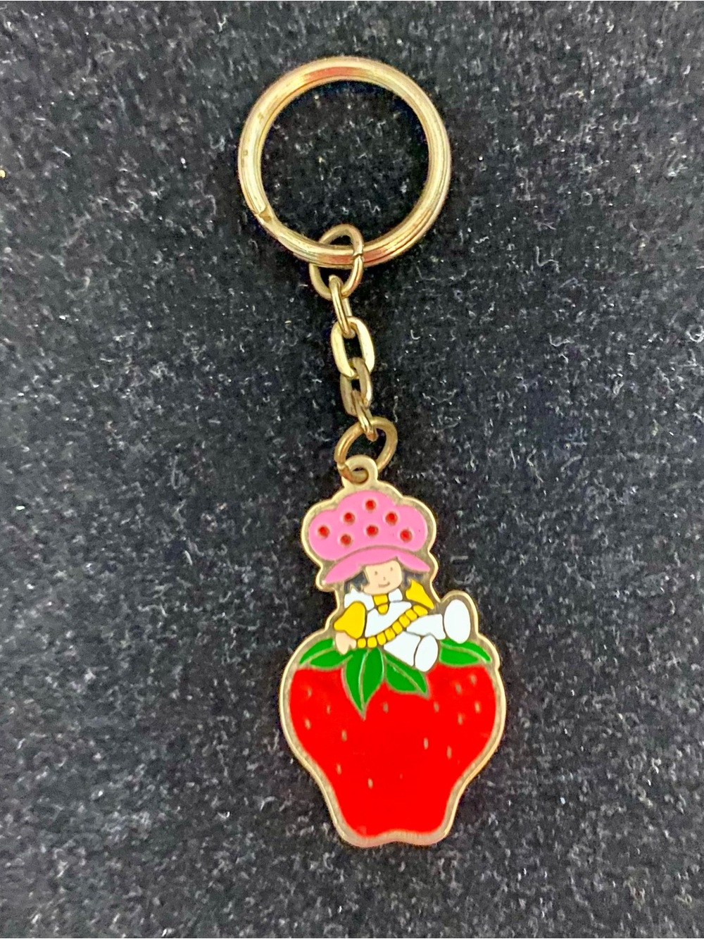 Vintage 1980s Strawberry Shortcake Enamel Keychain Gold-Tone Key Ring AGC